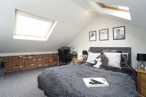 4 bedroom flat to rent, 7A Chapel Place, Leeds