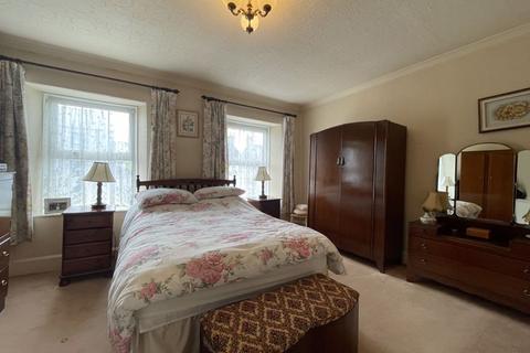1 Eastgate, Cowbridge, CF71 7EL