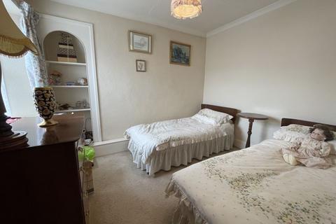 1 Eastgate, Cowbridge, CF71 7EL