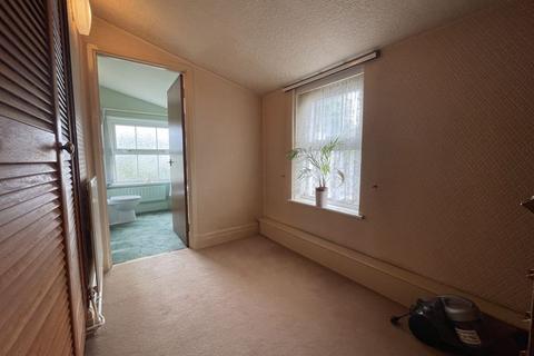 1 Eastgate, Cowbridge, CF71 7EL