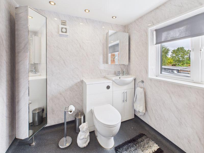 En-Suite Bathroom