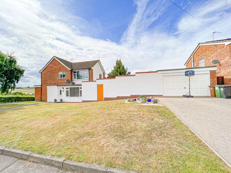 Brabham Crescent, Streetly, Sutton... 3 bed semidetached house £350,000