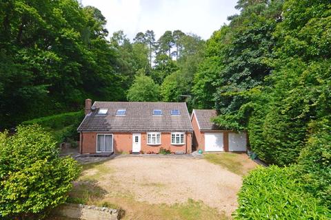 2 bedroom detached bungalow for sale - Churt Road, Hindhead