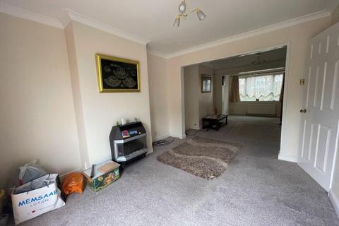 3 bedroom semi-detached house to rent, Grampian Way, Luton, LU3 3HB