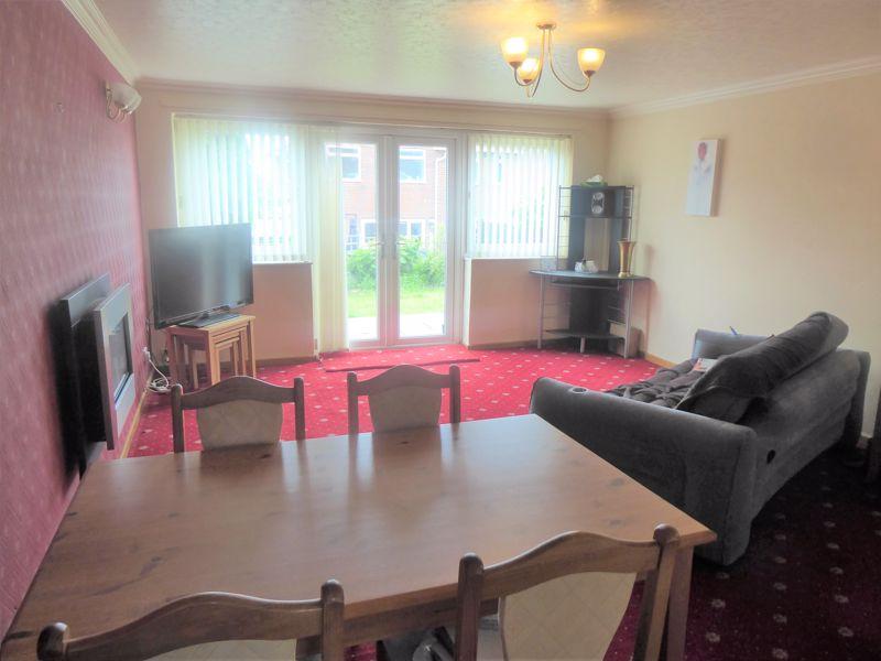 Foxcroft Drive, Brighouse 3 bed semidetached house £184,950