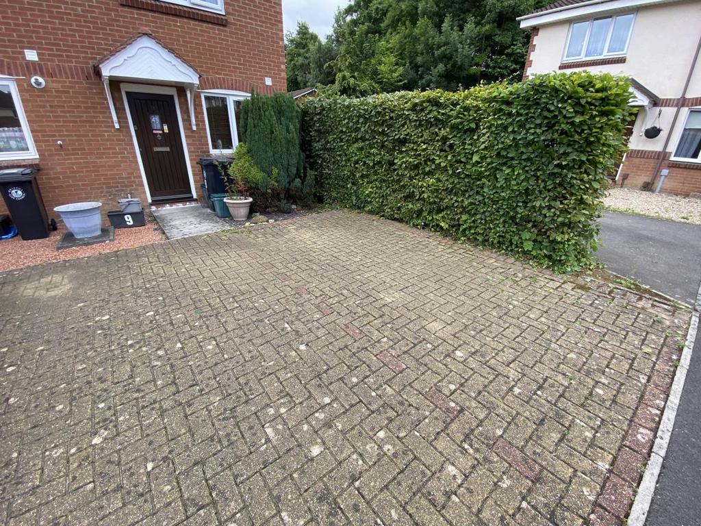 Whiteway Close, St Anne's Park, Bristol 2 bed end of terrace house £