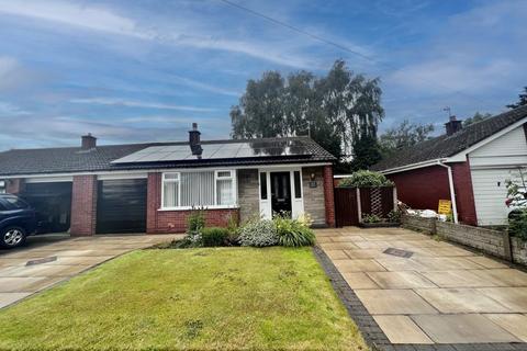 3 bedroom semi-detached bungalow to rent, Cromer Drive, Atherton, Manchester. * AVAILABLE NOW *