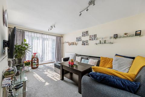 10 Brentmead Close, London, W7 3EW