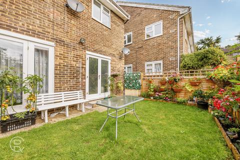 10 Brentmead Close, London, W7 3EW