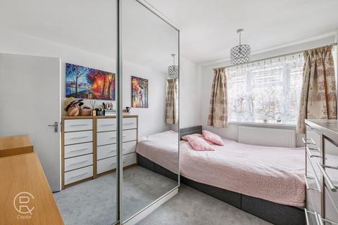 10 Brentmead Close, London, W7 3EW