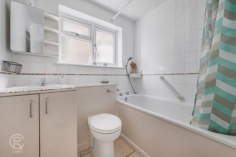 10 Brentmead Close, London, W7 3EW