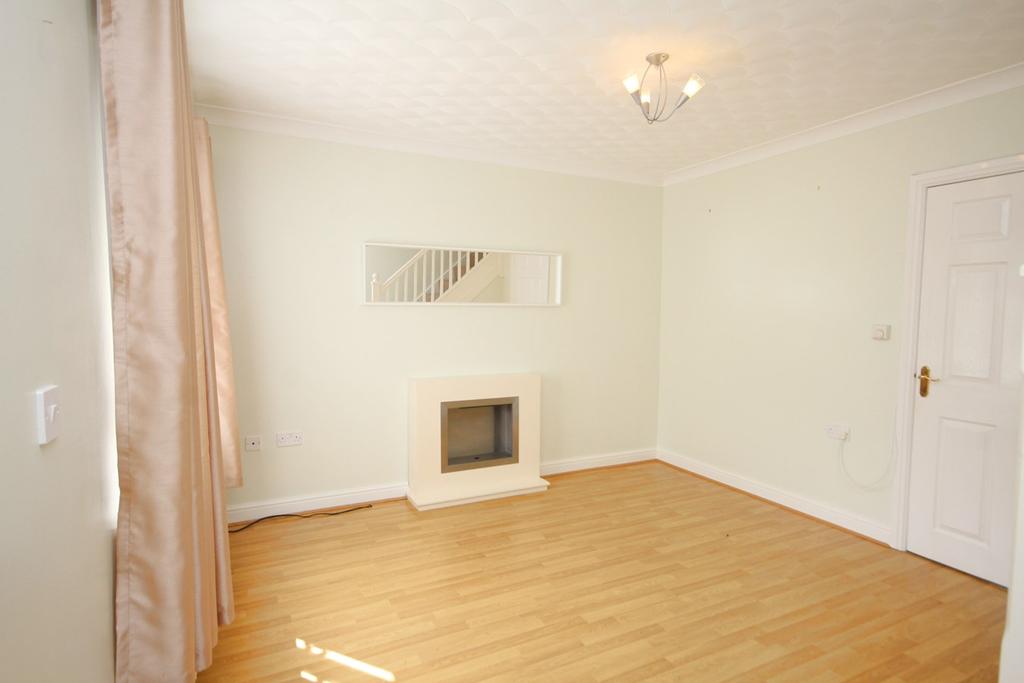 Crocus Gardens, St Helens, WA9 2 bed semidetached house £695 pcm (£