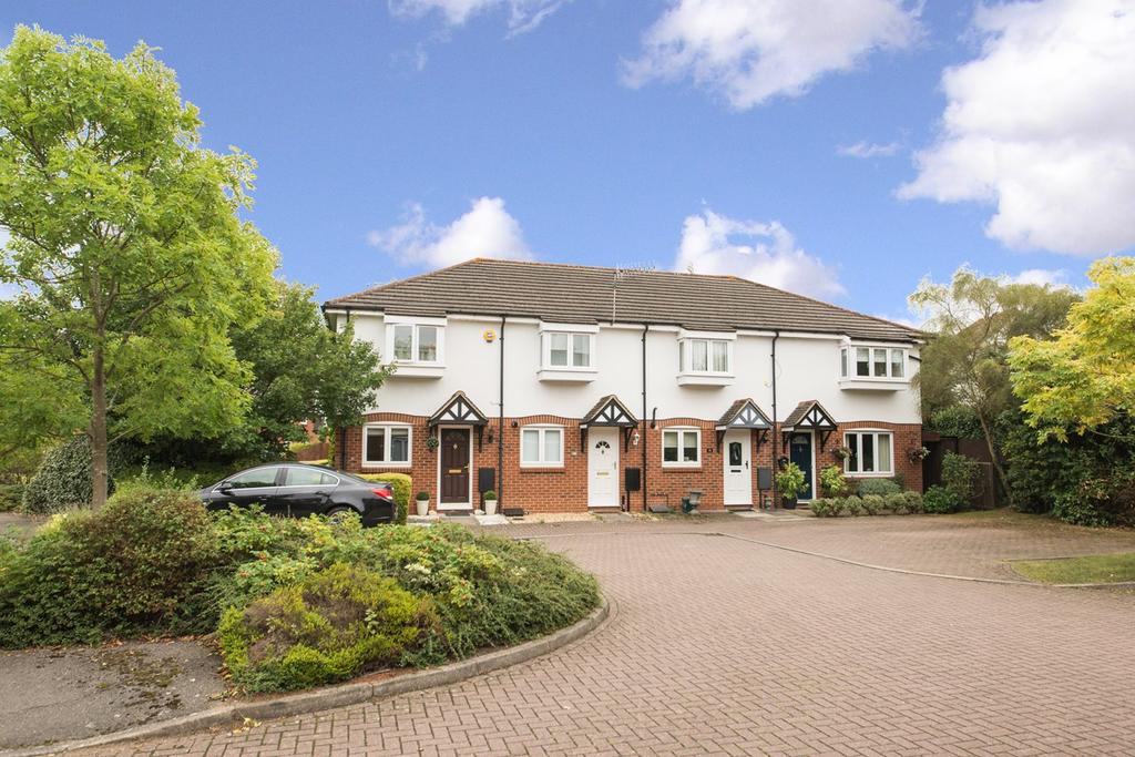Eyston Drive, WEYBRIDGE, KT13 2 bed terraced house £1,495 pcm (£345 pw)