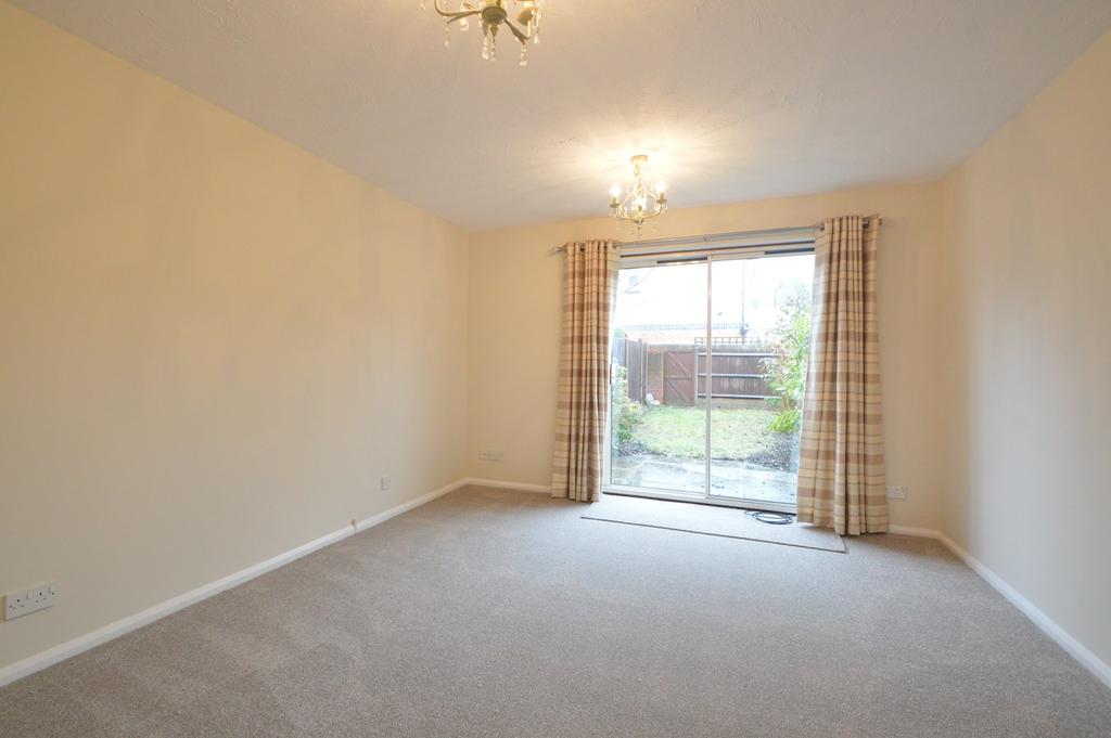 Eyston Drive, WEYBRIDGE, KT13 2 bed terraced house £1,495 pcm (£345 pw)