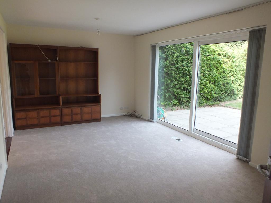 Gilmore Close. Langley, SL3 4 bed end of terrace house £2,300 pcm (£