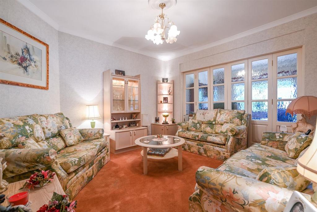 Rosemary Avenue, West Molesey 2 bed semidetached bungalow £525,000