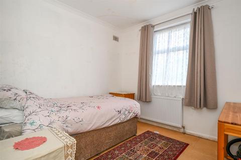 24 Rosemary Avenue, West Molesey, KT8 1QE