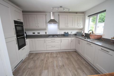 26 Longlands, Idle, Bradford, BD10 9UG