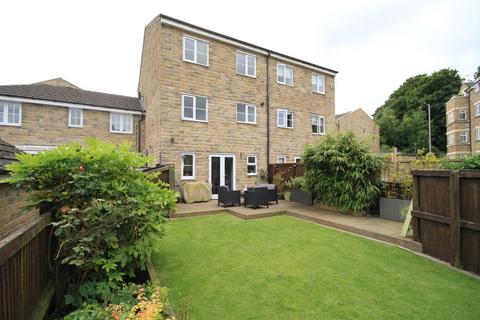26 Longlands, Idle, Bradford, BD10 9UG