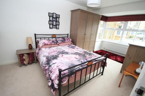 26 Longlands, Idle, Bradford, BD10 9UG