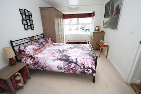 26 Longlands, Idle, Bradford, BD10 9UG