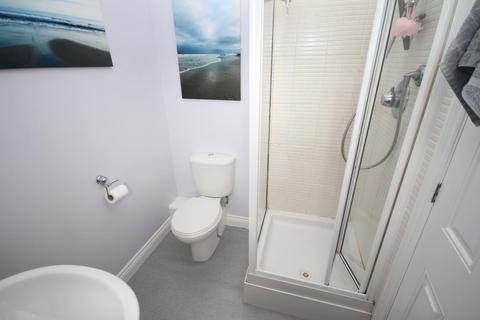 26 Longlands, Idle, Bradford, BD10 9UG