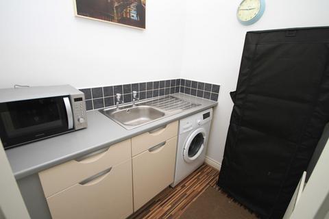 26 Longlands, Idle, Bradford, BD10 9UG