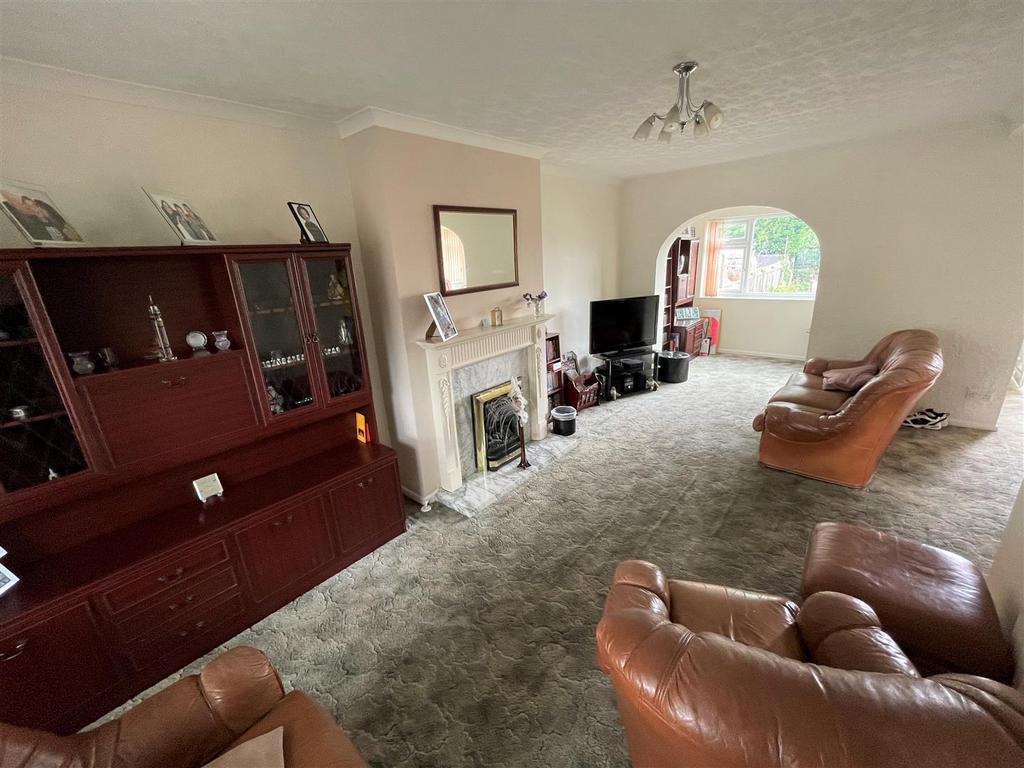 Prince Albert Drive, Glenfield, Leicester 4 bed semidetached house for sale £295,000