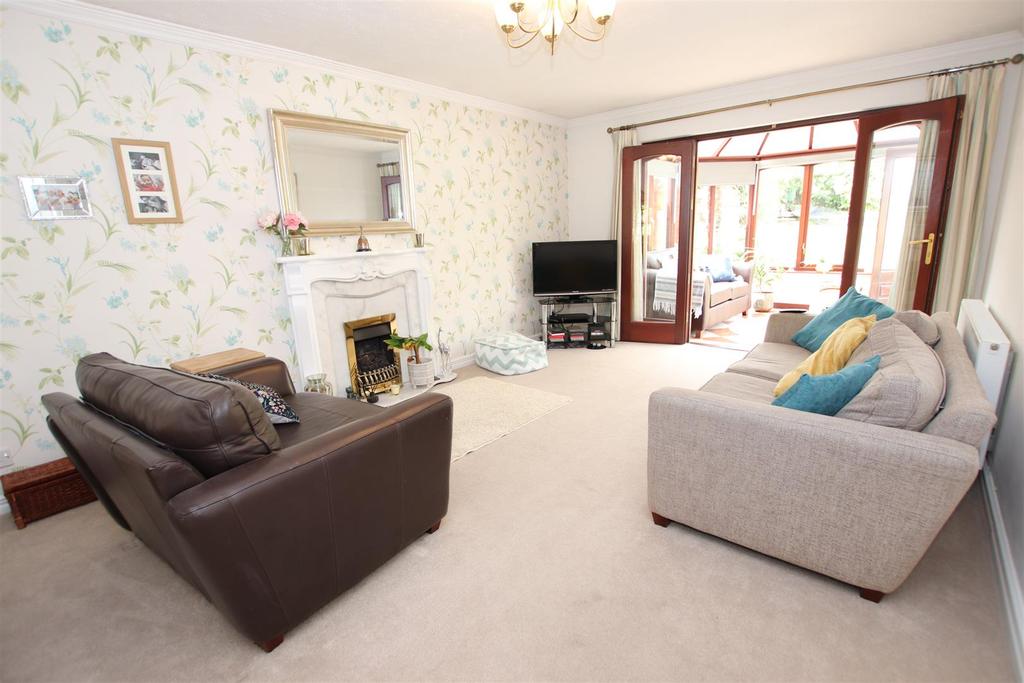 Evesham Grove, Idle 3 bed link detached house £279,950
