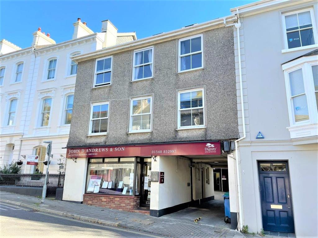 2 Rowley Court, Kingsbridge 3 bed flat £895 pcm (£207 pw)