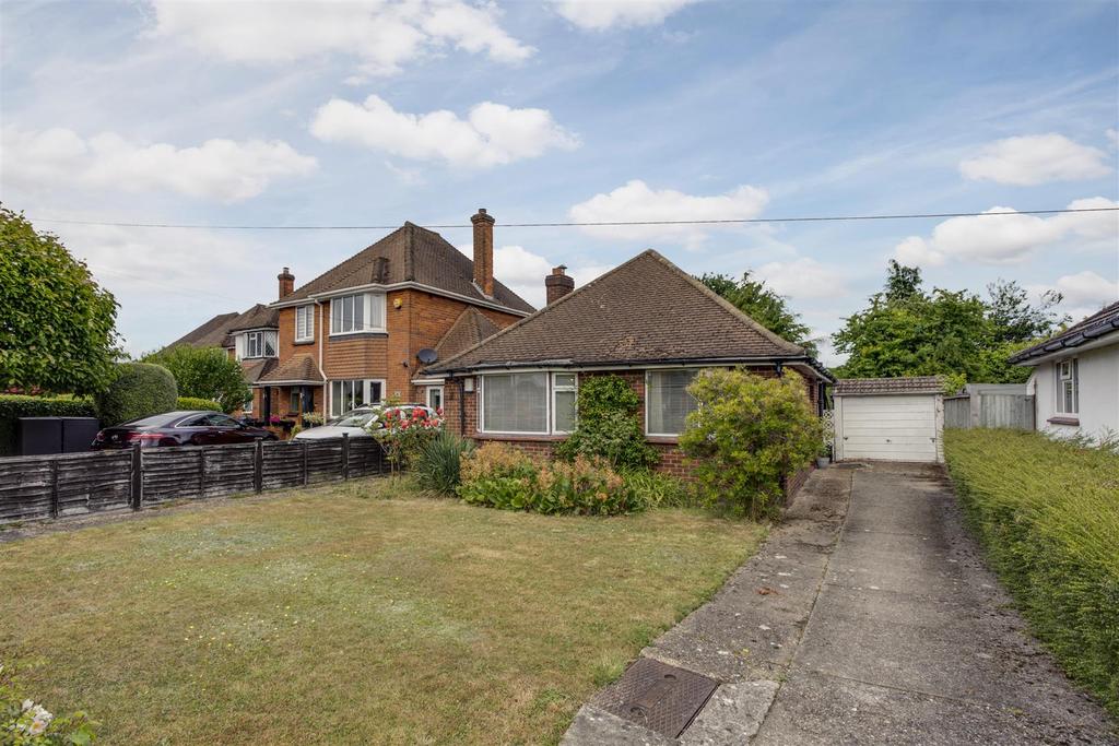 Hedley Road, Flackwell Heath 2 bed detached bungalow £550,000