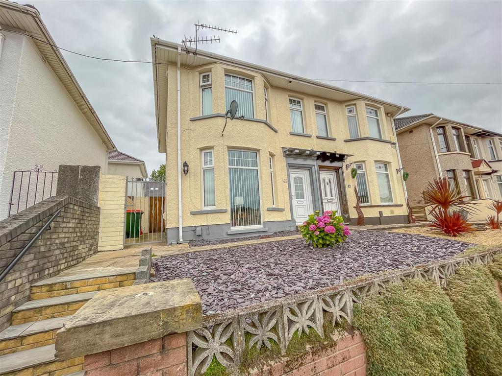 Tregwilym Road, Rogerstone, Newport 3 bed semidetached house £295,500