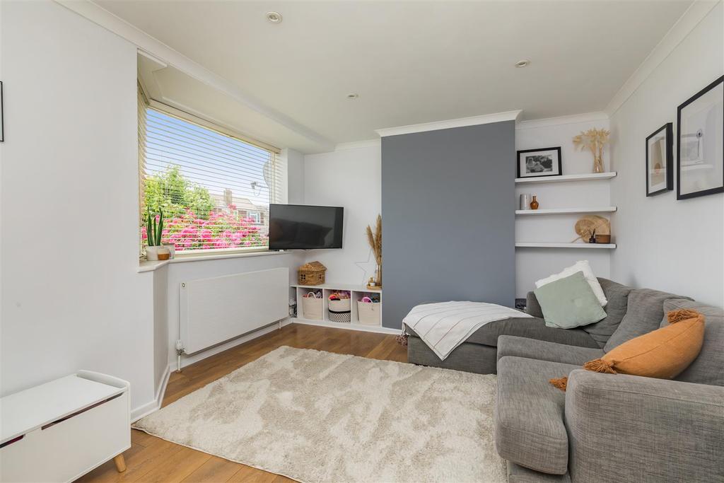 Graham Close, Portslade, Brighton 2 bed semidetached house £350,000