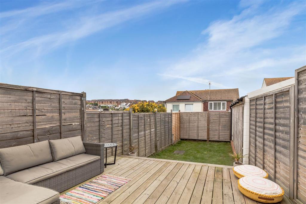 Graham Close, Portslade, Brighton 2 bed semidetached house £350,000