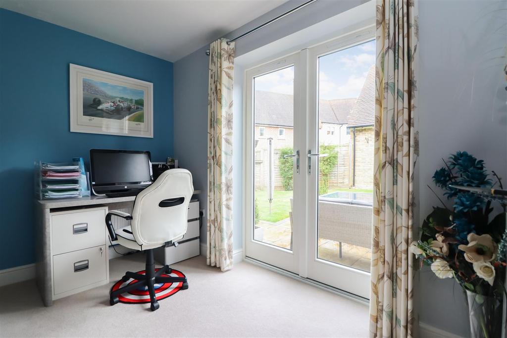 Trinity Fields, Lower Beeding, Horsham 4 bed detached house £589,000