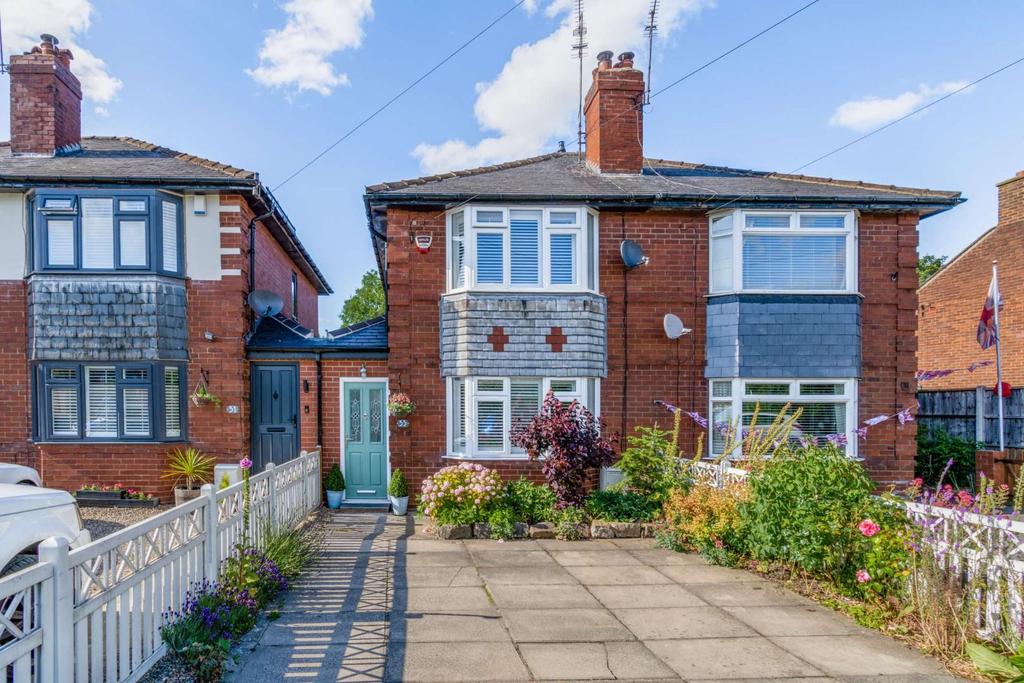 Greenfields Avenue, Harrogate, HG2 7BN 2 bed semidetached house for