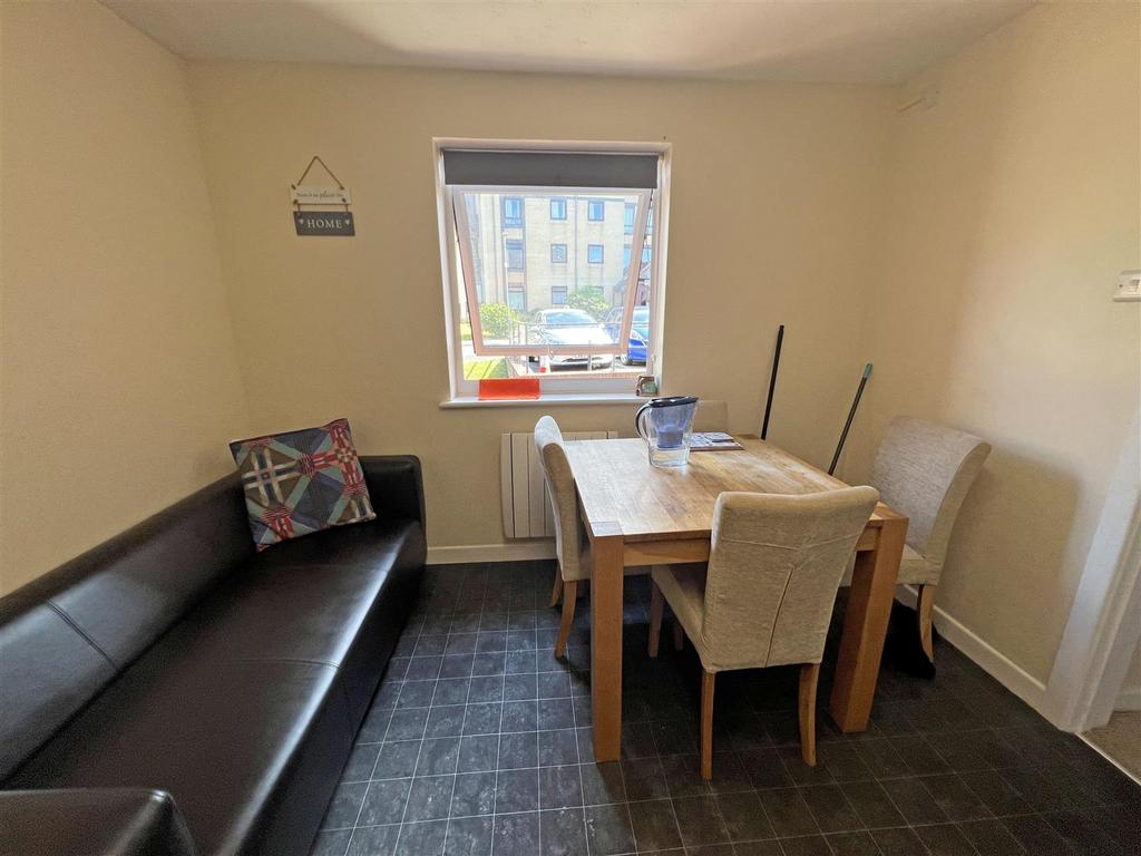 Kitchen/ dining room