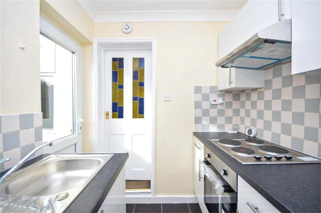 Kitchen old-2.jpg