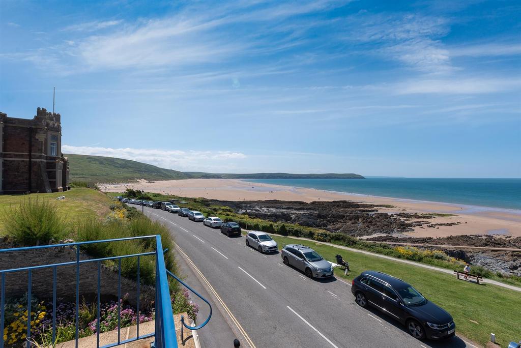 Devon Beach Court-10.jpg