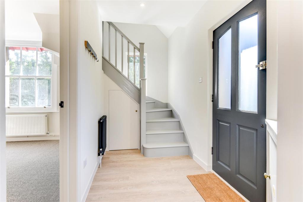 Robertson Road, Brighton BN1 2 bed flat £1,500 pcm (£346 pw)