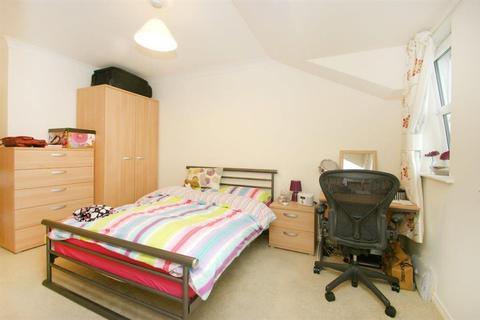 2 bedroom flat to rent - The Archway, Little Hallfield Road