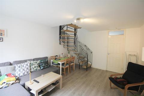 27 Bercham, Two Mile Ash, Milton Keynes, MK8 8HX