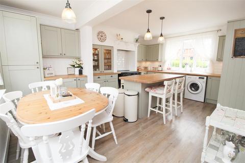 26 Blackwell End, Potterspury, Towcester, NN12 7QE