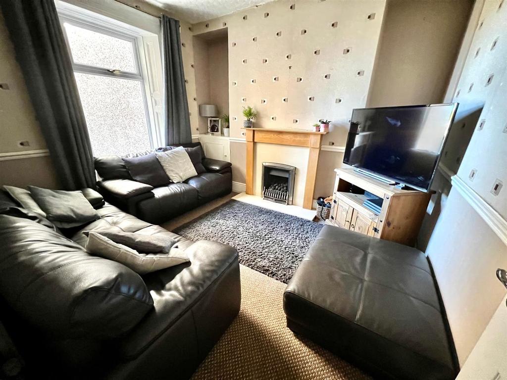 Albert Street, Llanelli 4 bed terraced house £140,000