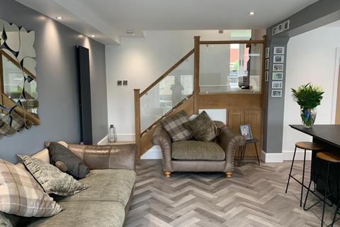 3 bedroom semi-detached bungalow for sale - Den Lane, Springhead, Oldham