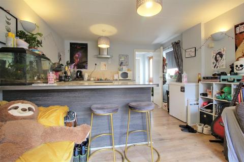 Flat 2, 13 Brunswick Square, Gloucester, GL1 1UG