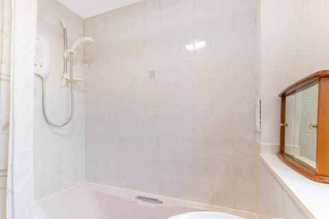 13 Bevan Place, Rosyth, Dunfermline, KY11 2HR