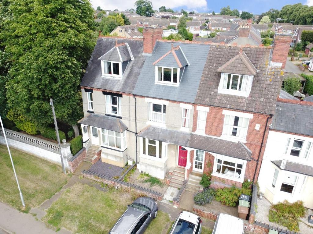 Northampton Road, Earls Barton, Northamptonshire NN6 3 bed terraced