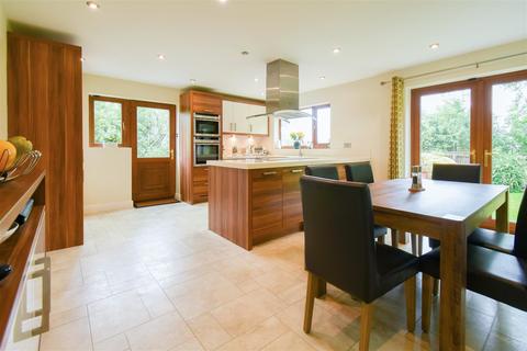 18 Heron Close, Blackburn, BB1 8NU