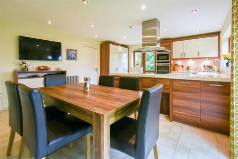 18 Heron Close, Blackburn, BB1 8NU